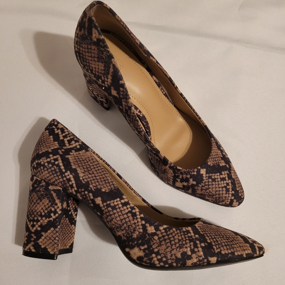 Leopard pumps
